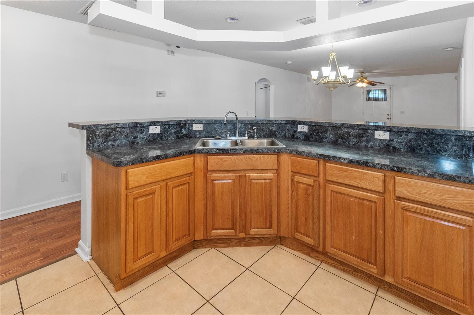 1415 E Annie St photo 5
