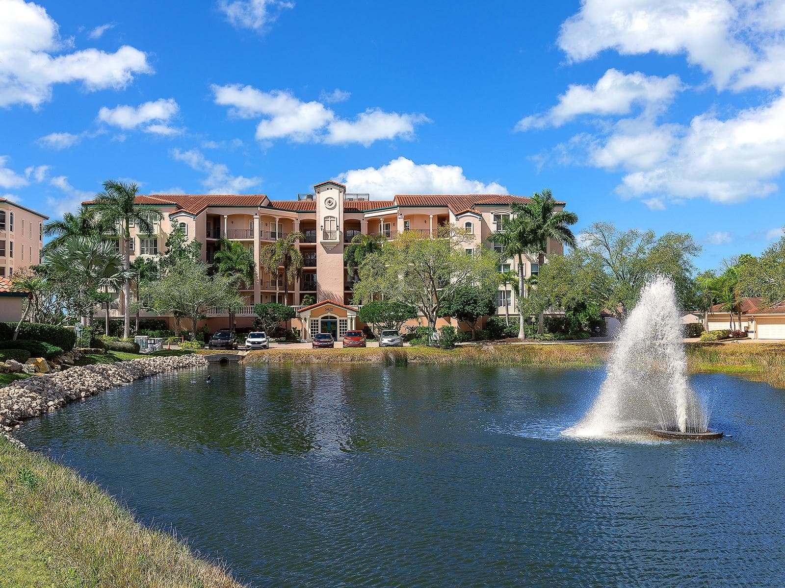 5420 Eagles Point Cir #106