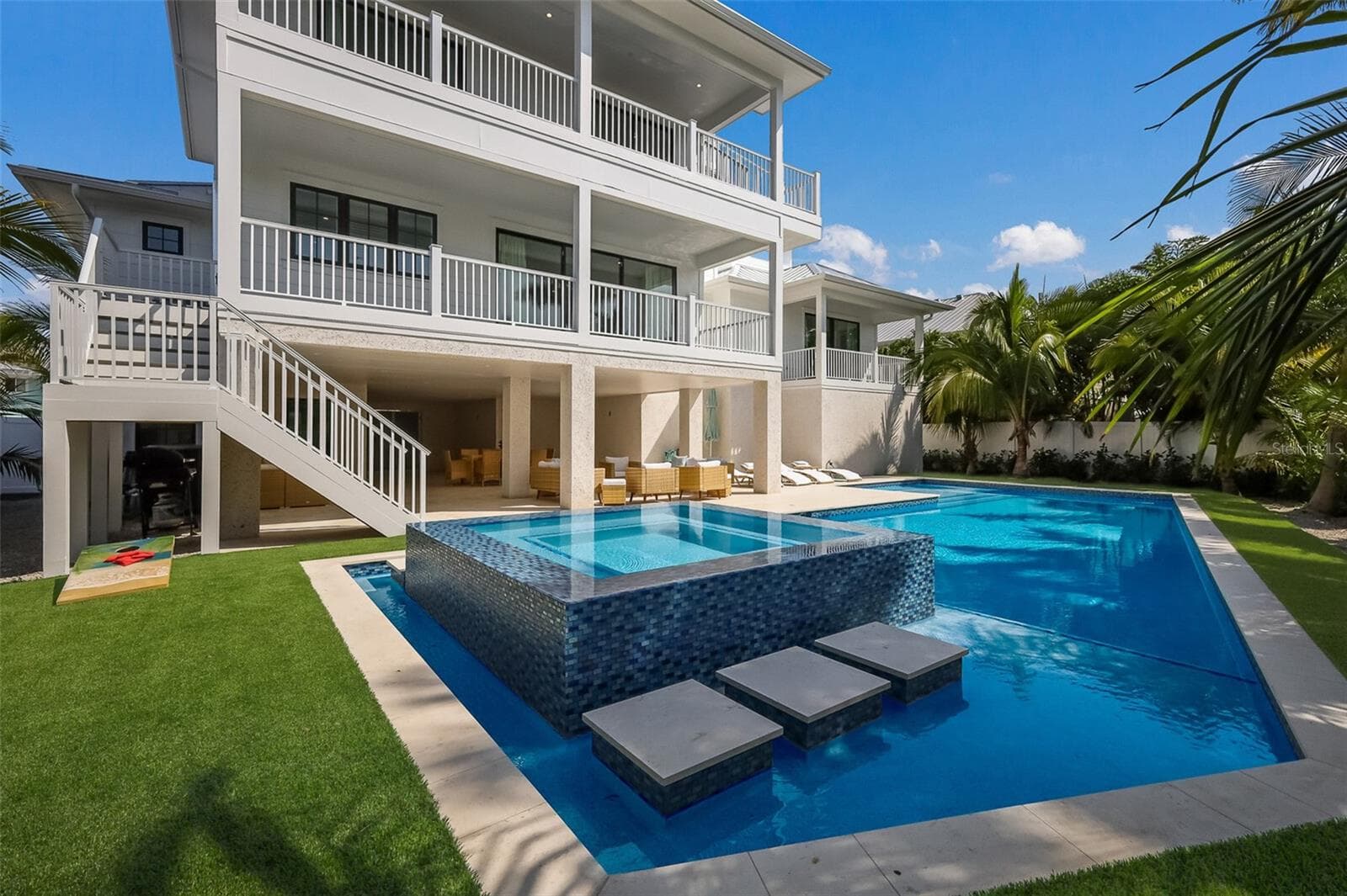 227 S Harbor Dr photo 3