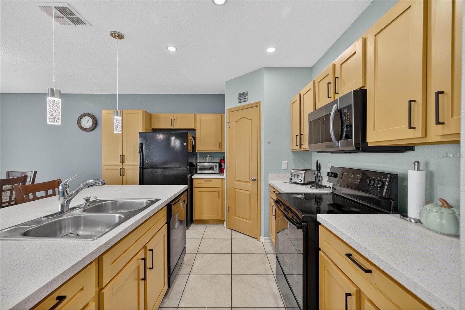 262 Oleander St photo 5