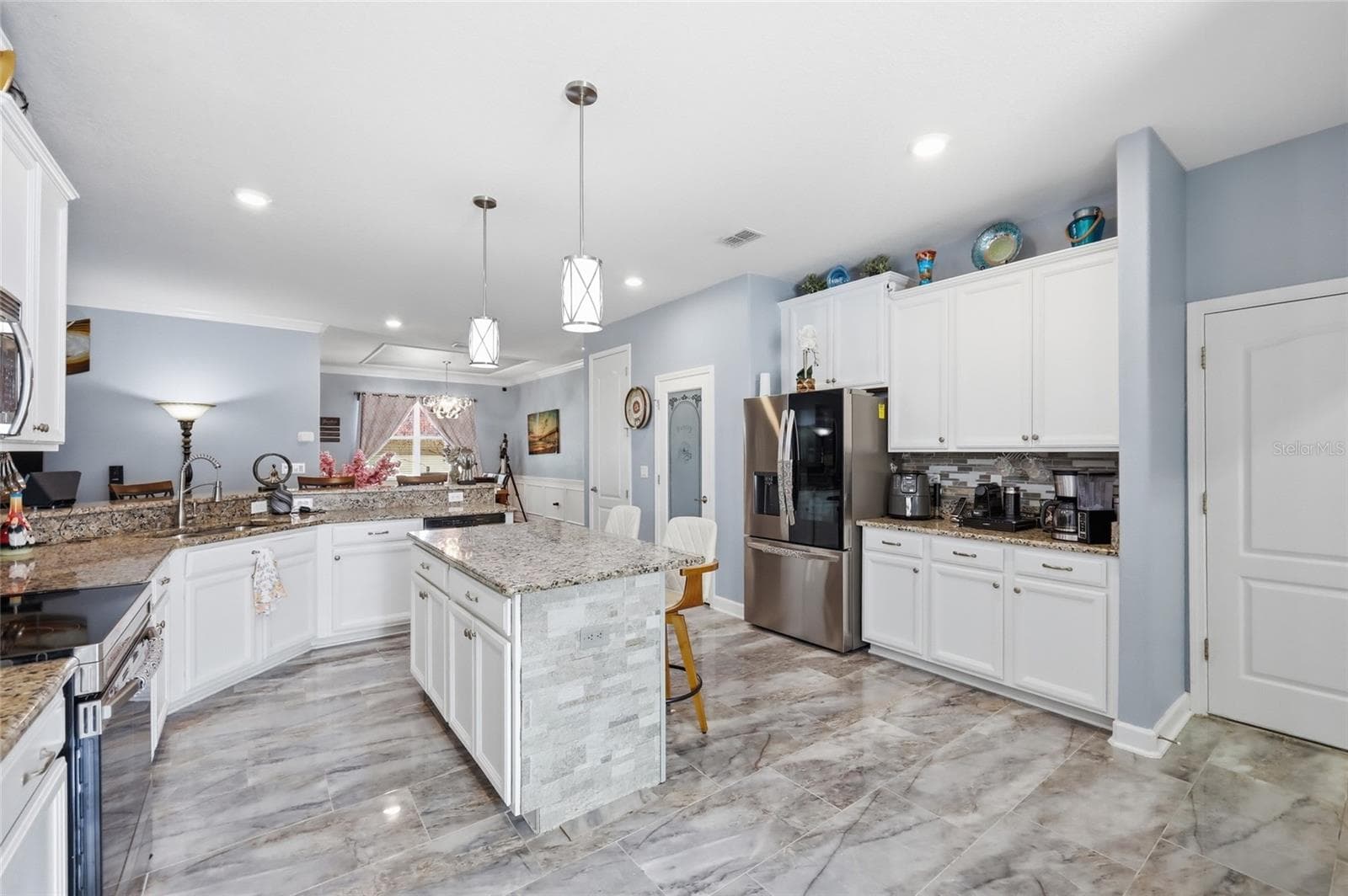 4020 Carteret Dr photo 4