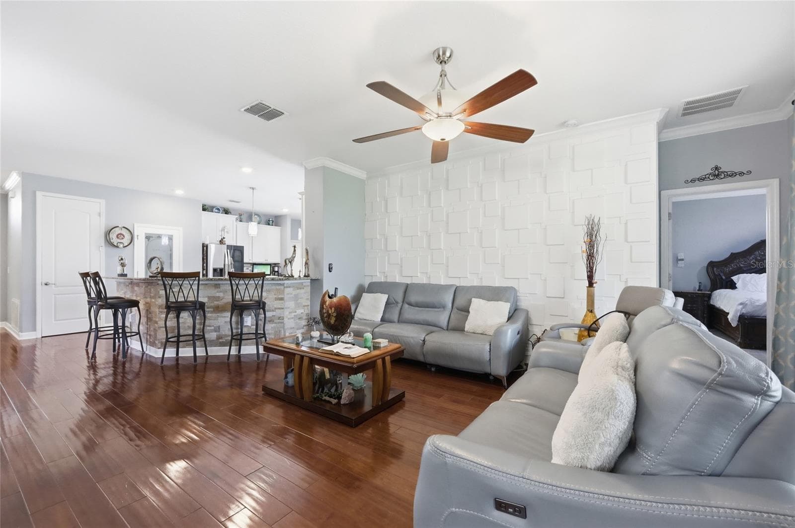 4020 Carteret Dr photo 3