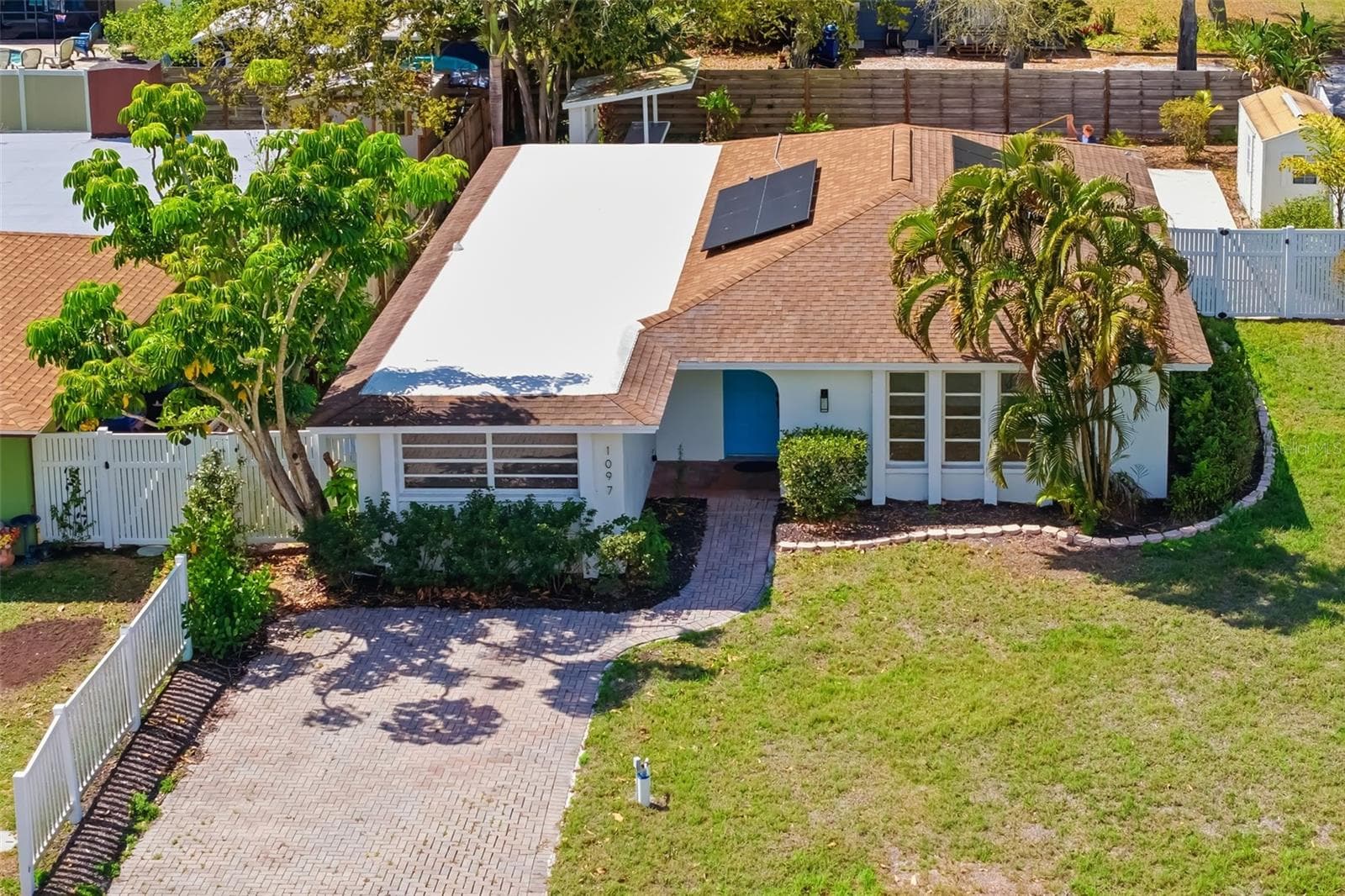 1097 Willis Ave photo 4