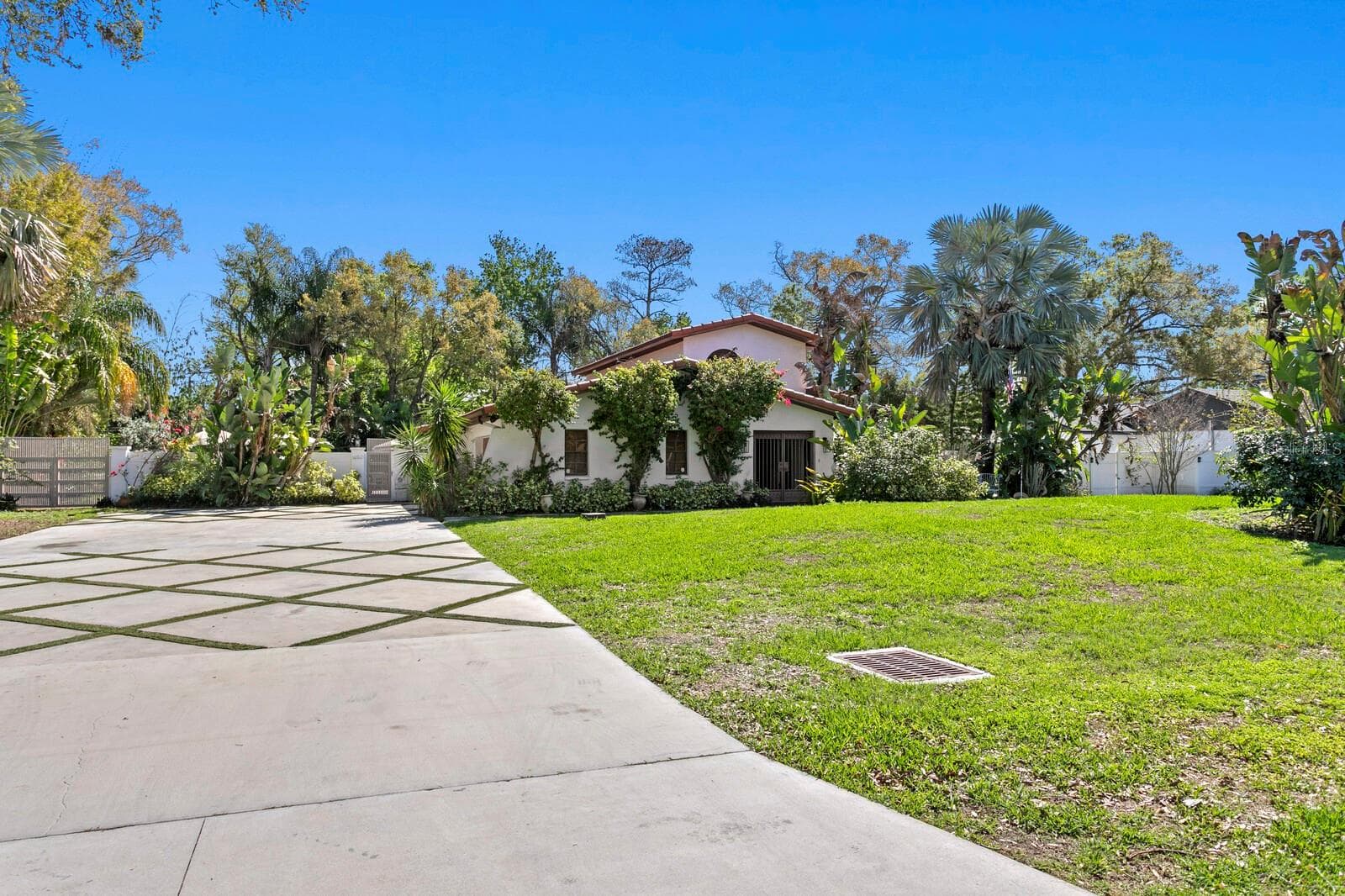 7915 Flowerfield Dr