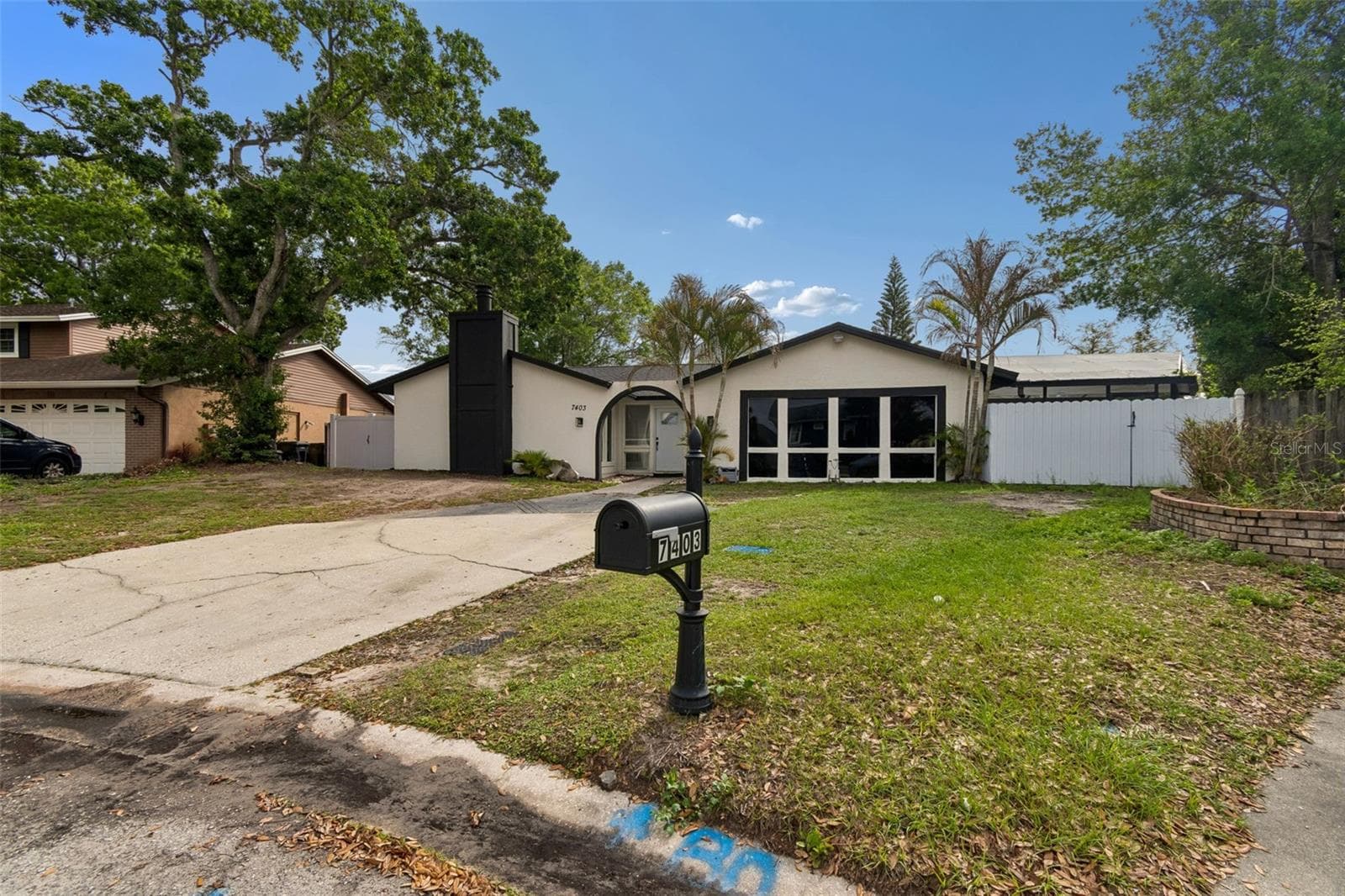 7403 Spring CT photo 3