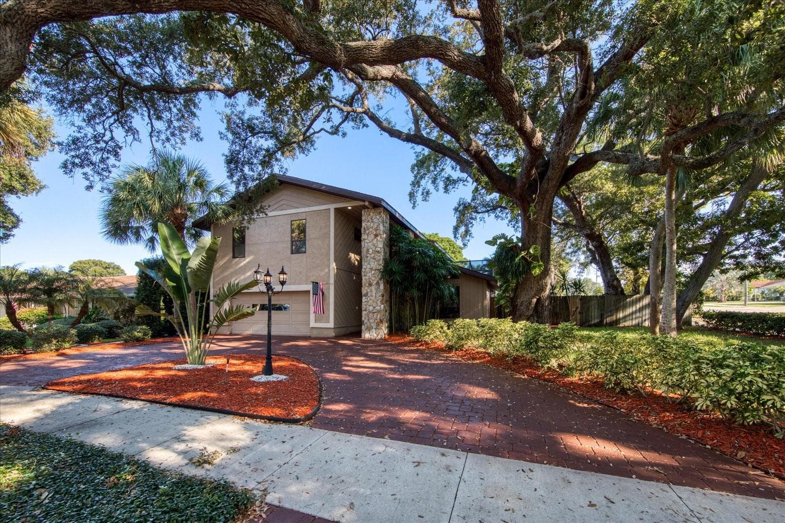 13703 Oak Forest Blvd N