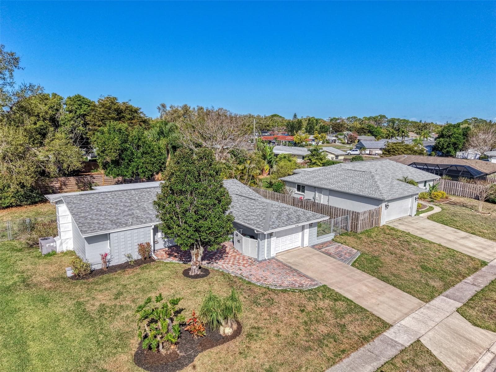 6742 Bowline Dr photo 5