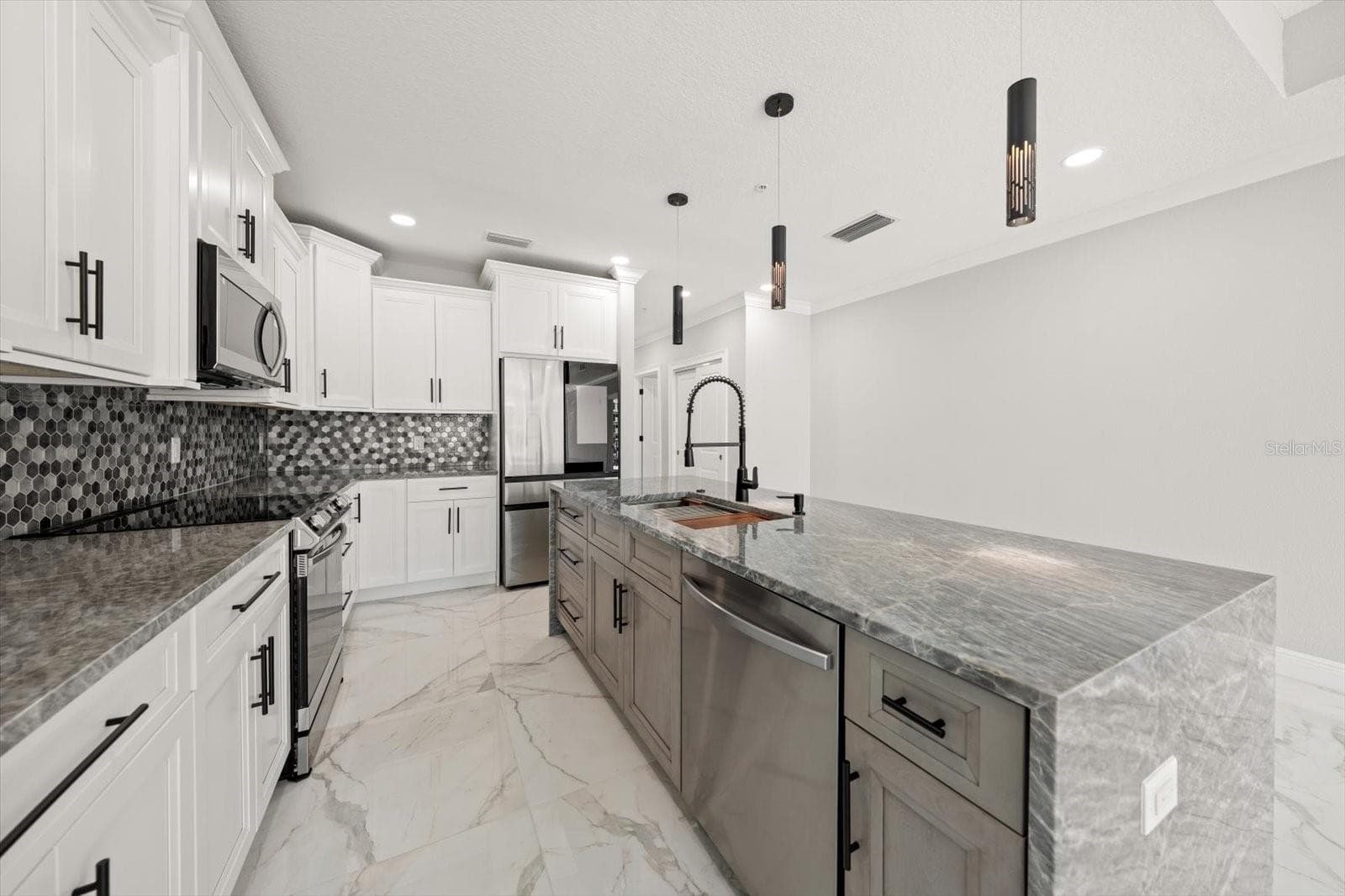 211 Dolphin Pt #201 photo 5