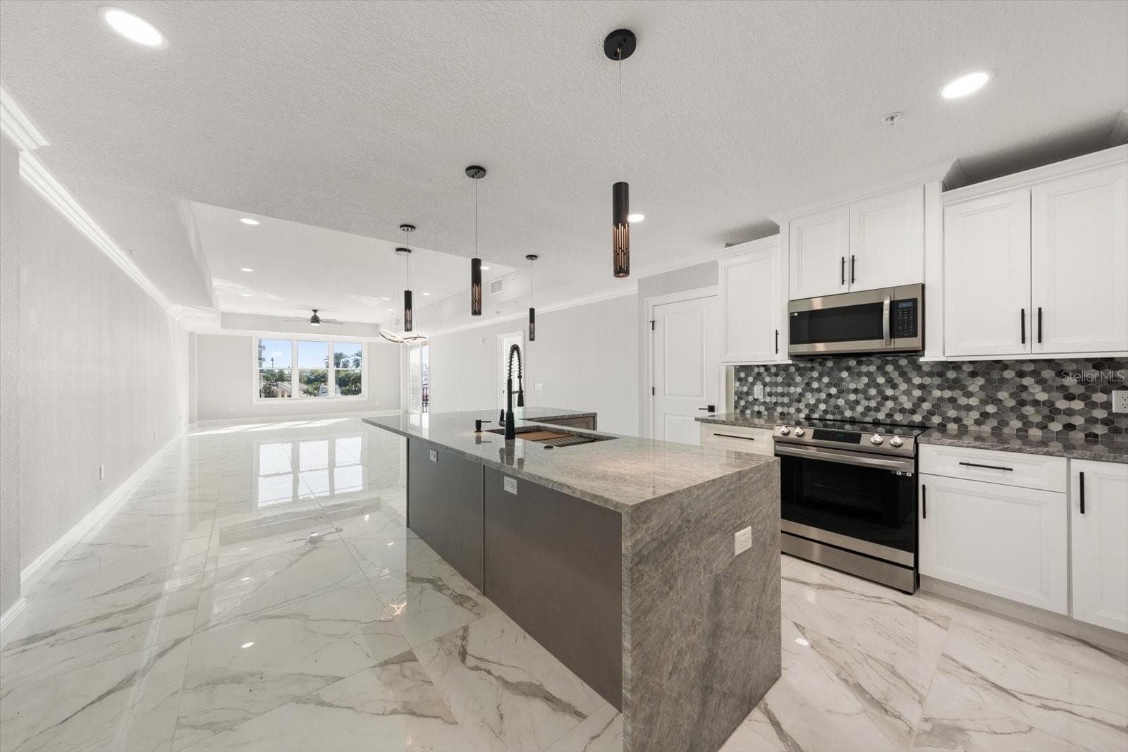 211 Dolphin Pt #203 photo 5