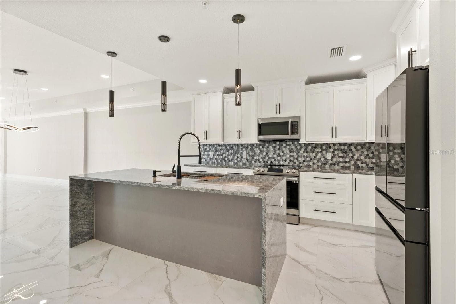211 Dolphin Pt #401 photo 5