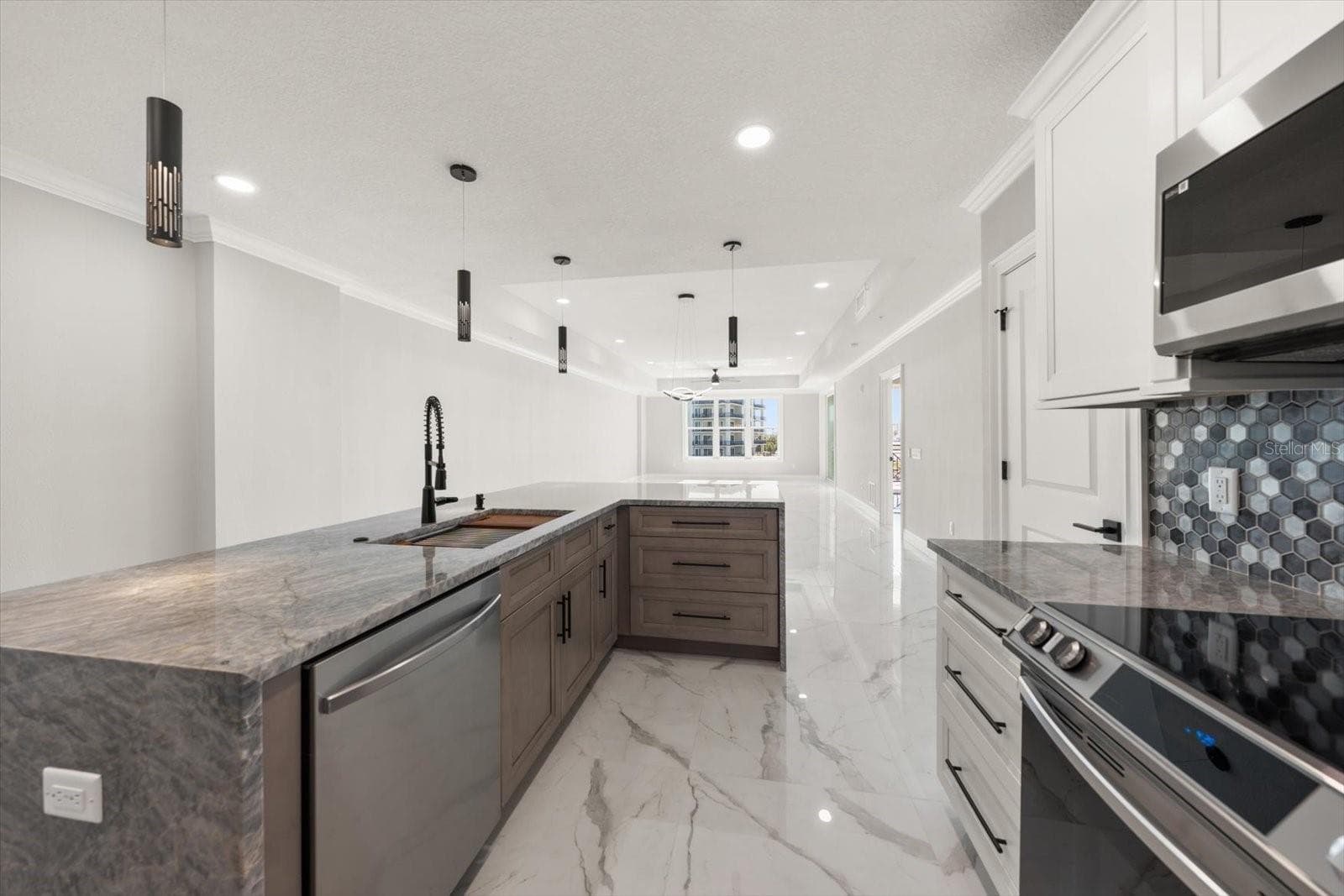 211 Dolphin Pt #303 photo 5