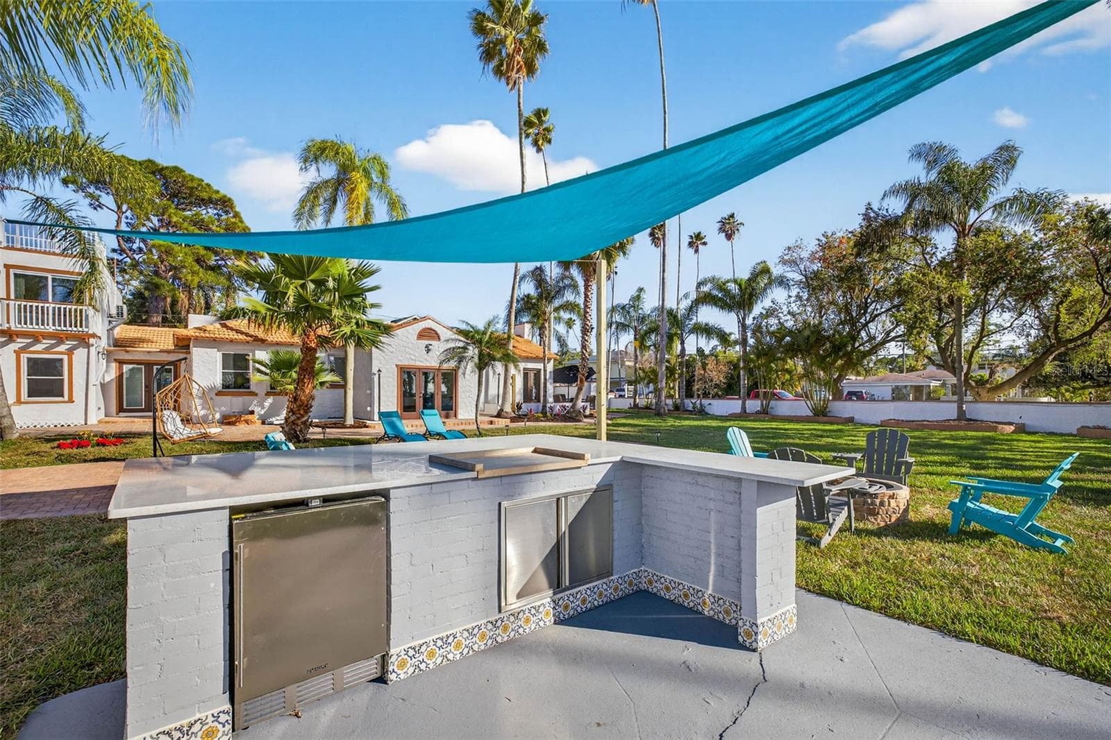 236 San Salvador Dr