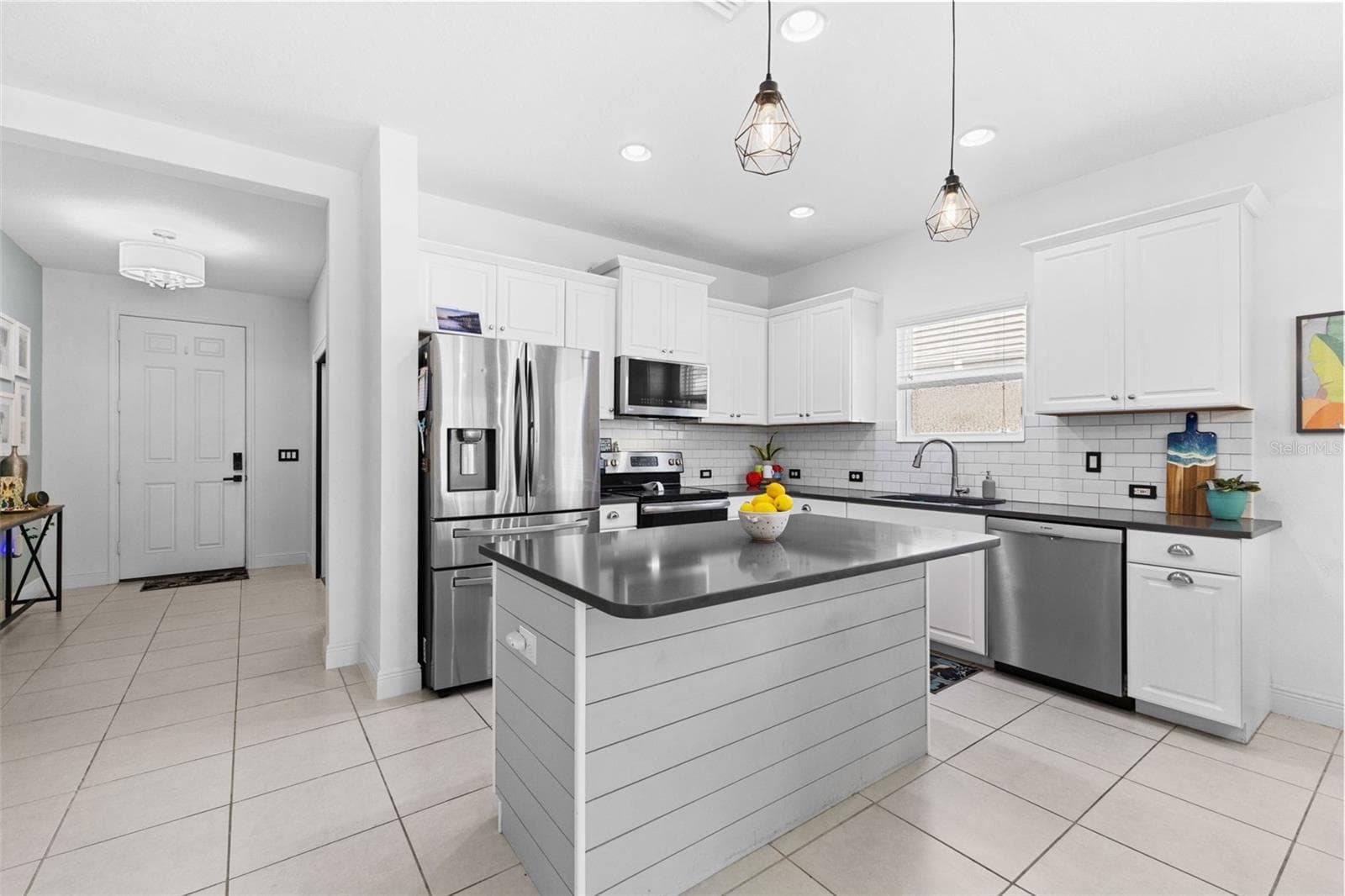 1316 Thornbury Dr photo 3