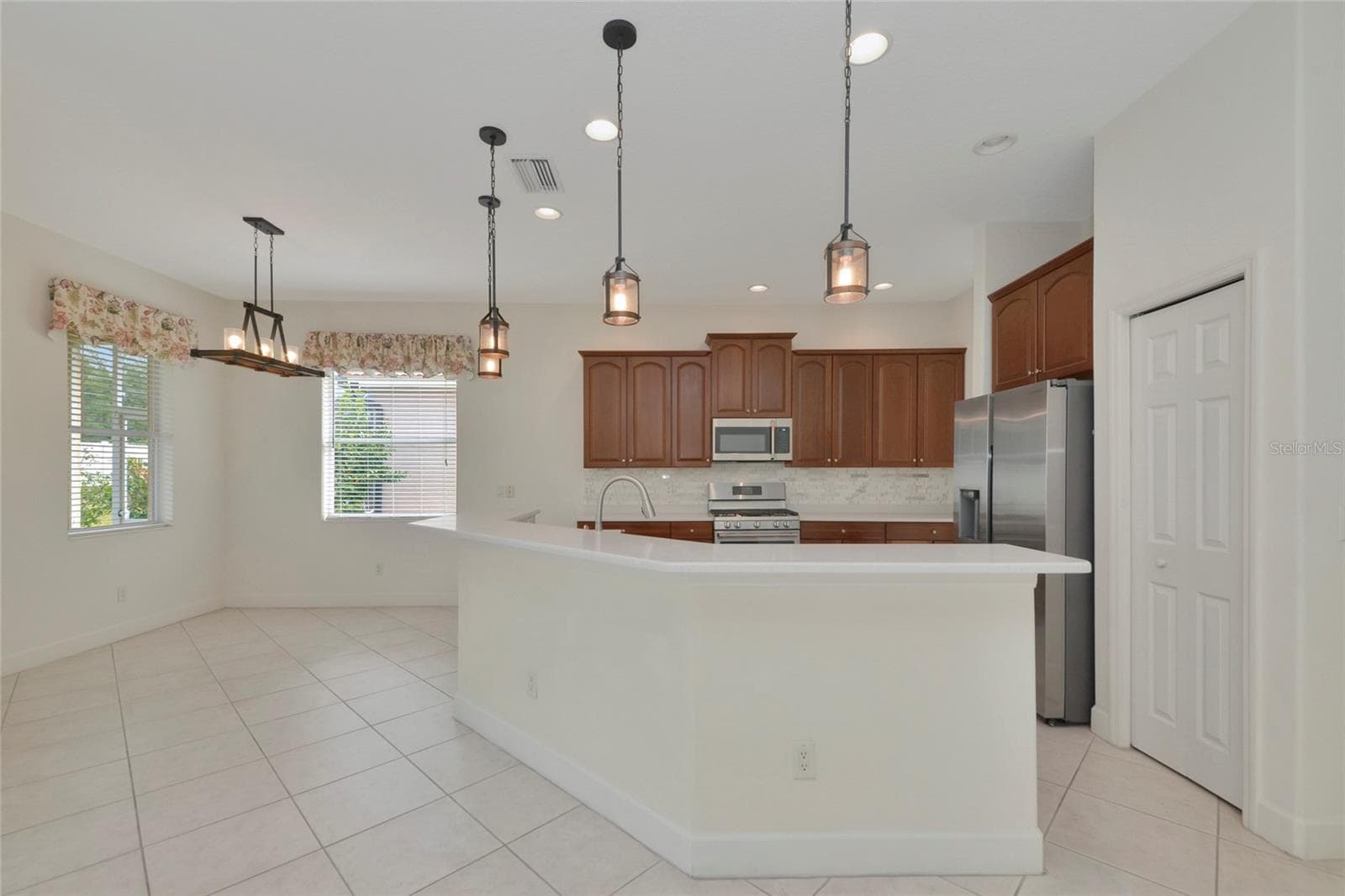 6841 74th Street Cir E photo 4