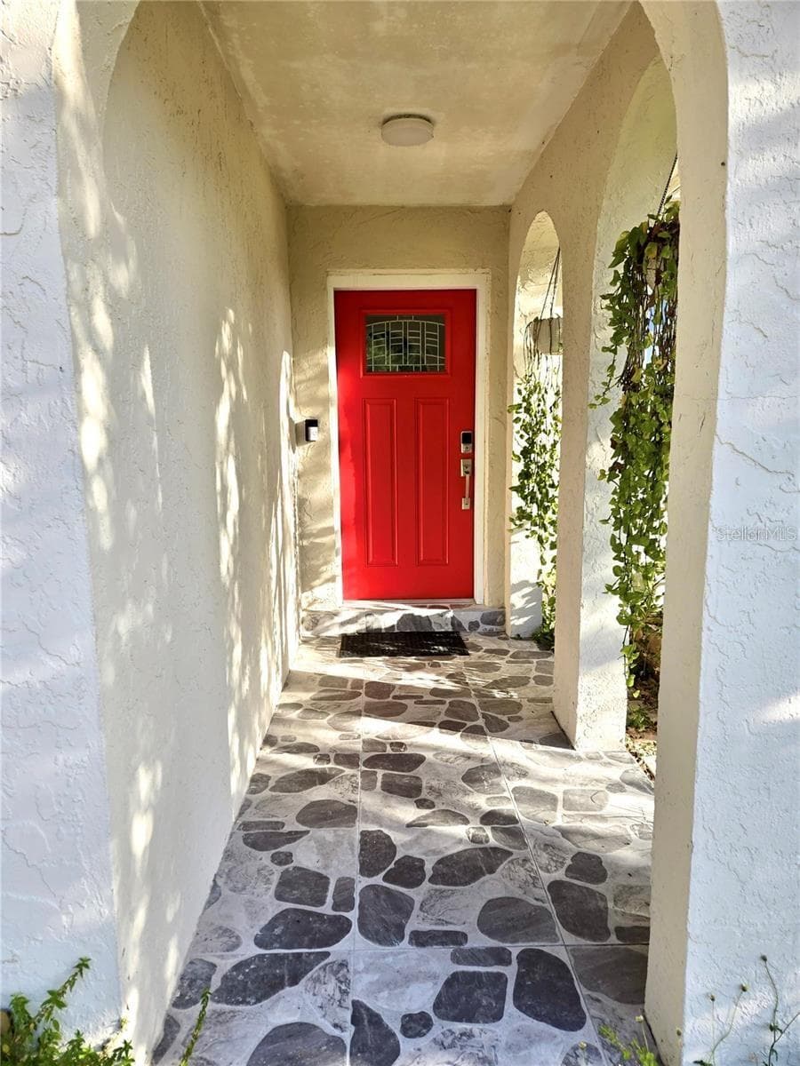 11230 Taft Ln