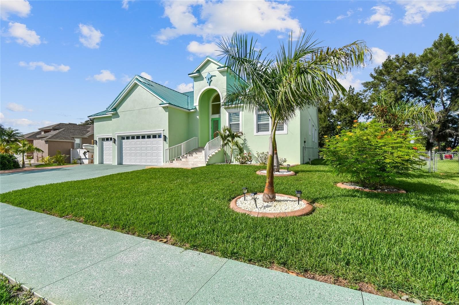 711 Eagle Ln