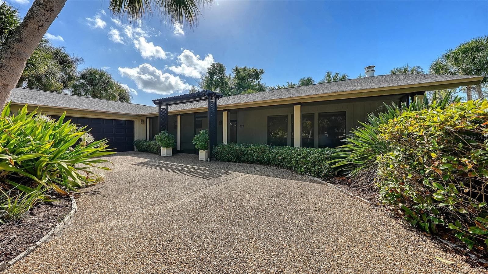 5345 Siesta CT