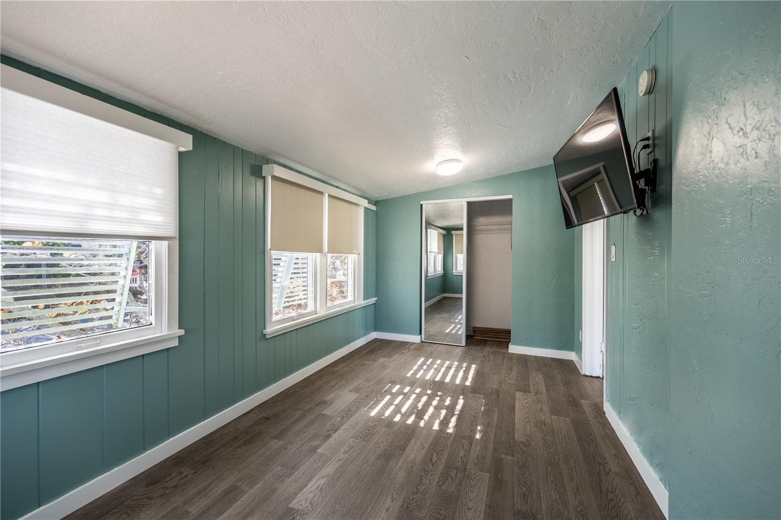 115 124th Ave W