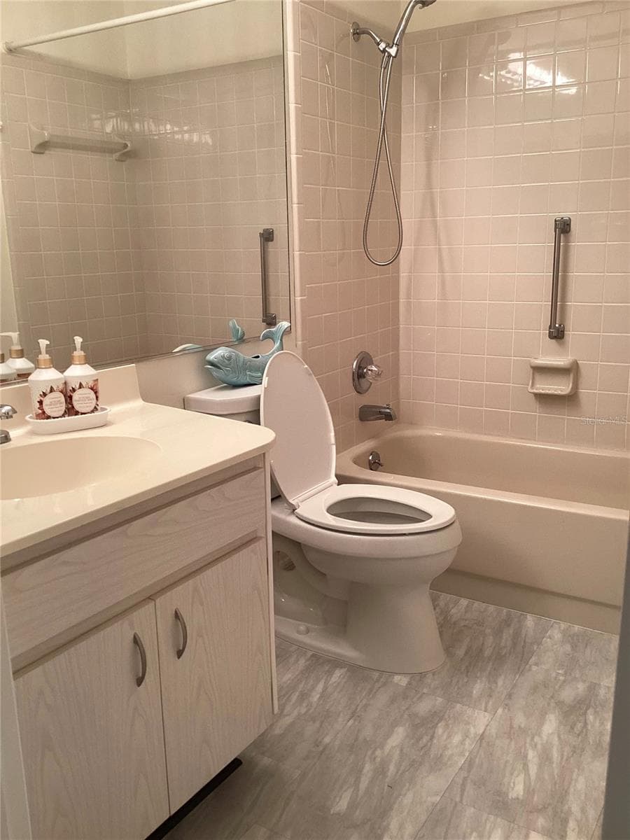 2512 Lancaster Dr #2512 photo 4