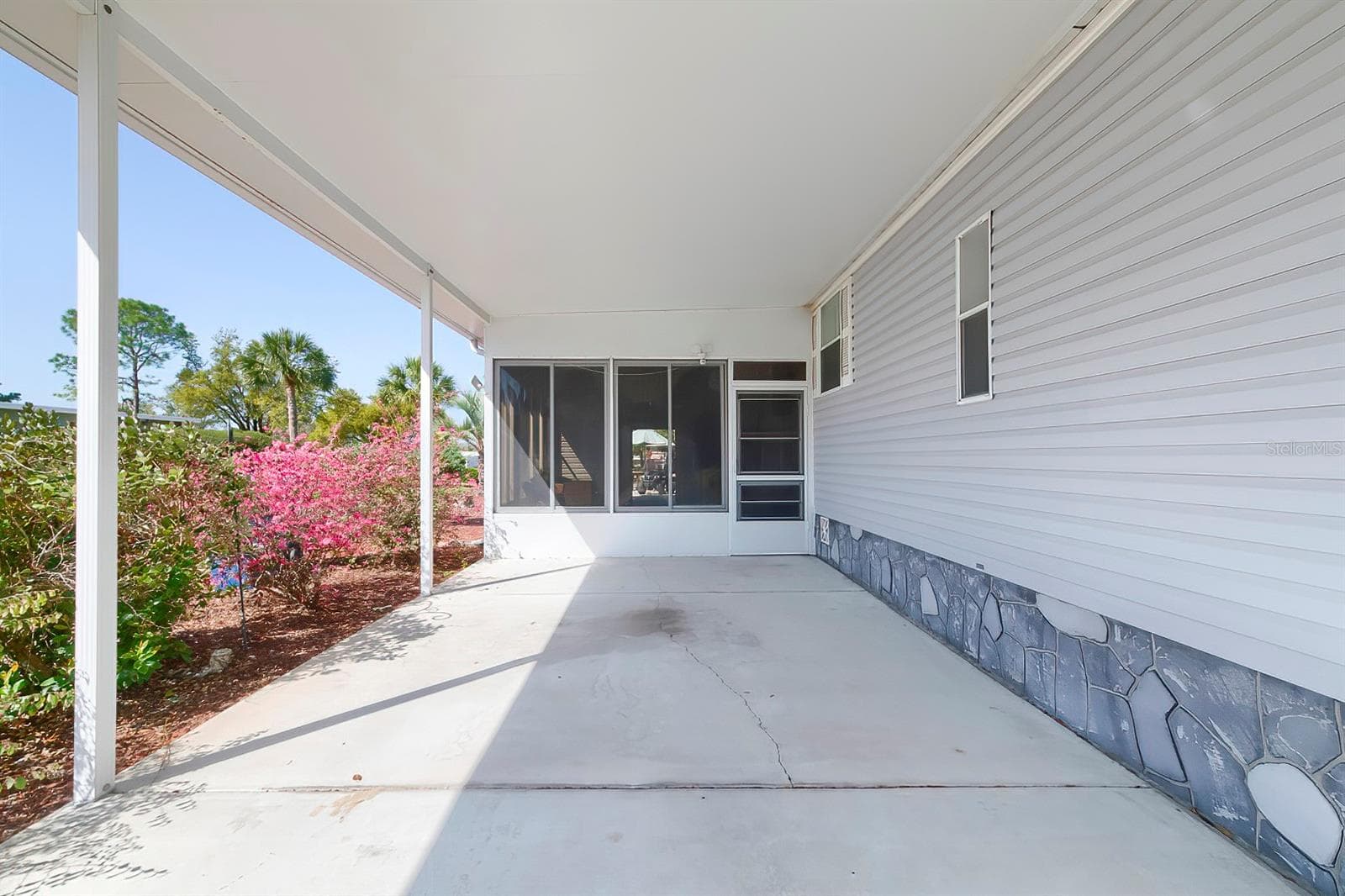 15025 Brookridge Blvd photo 3