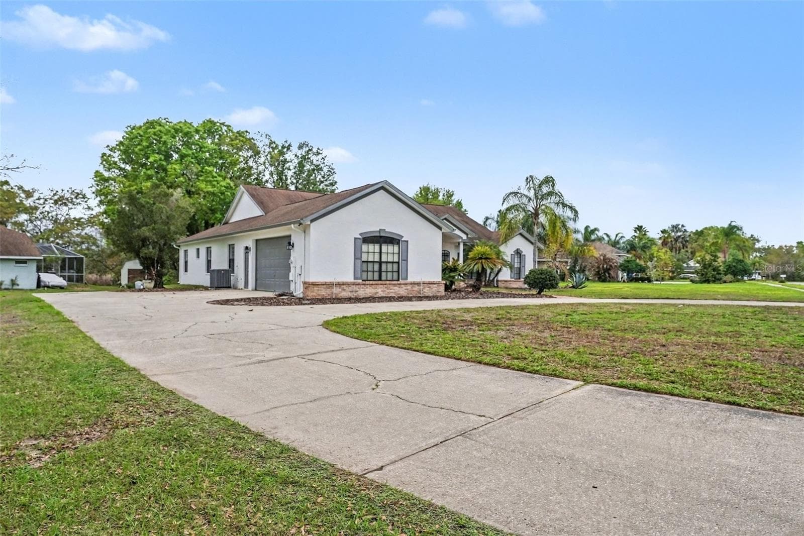 19216 Ridgelake Dr photo 3