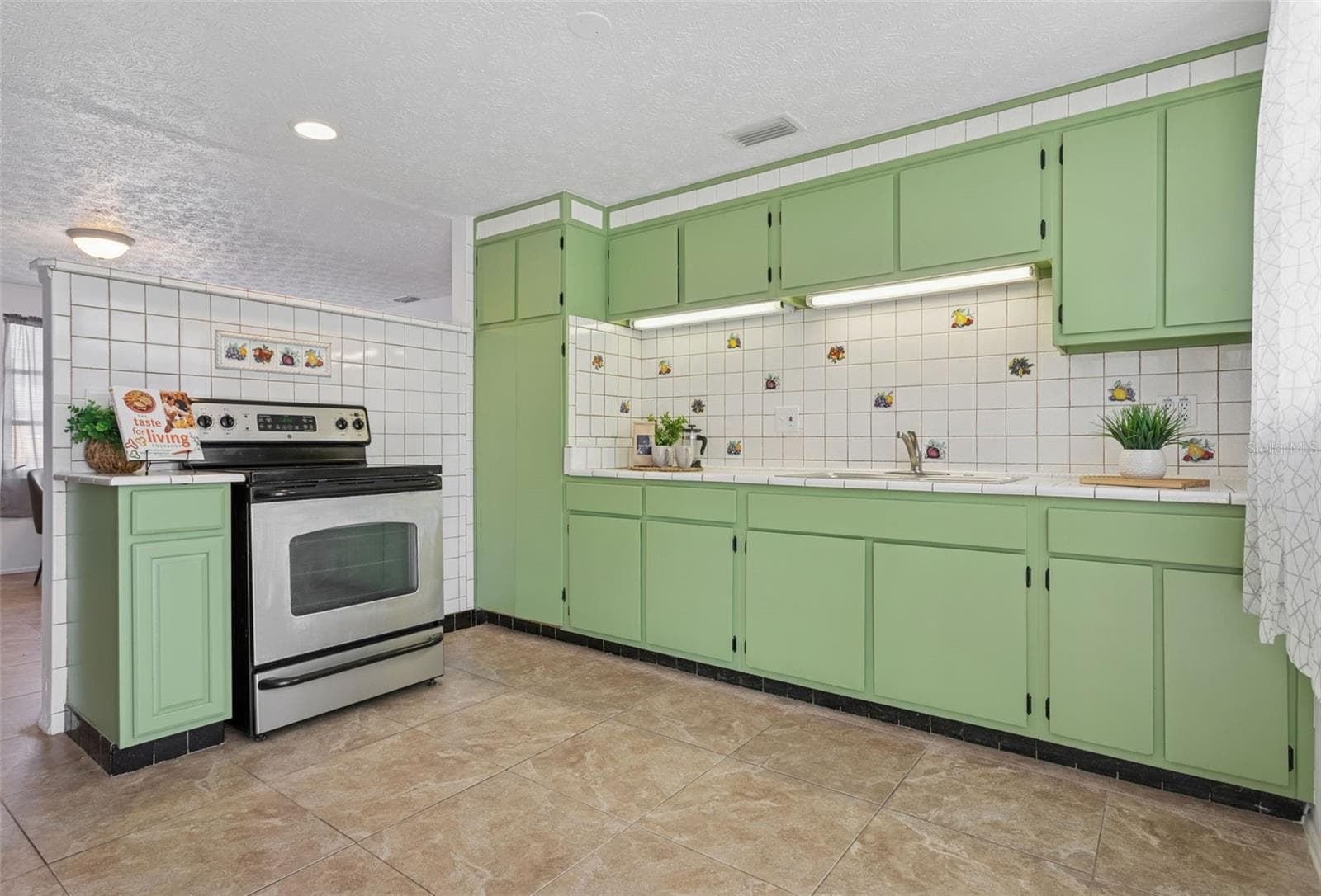 8105 Alpine Ave