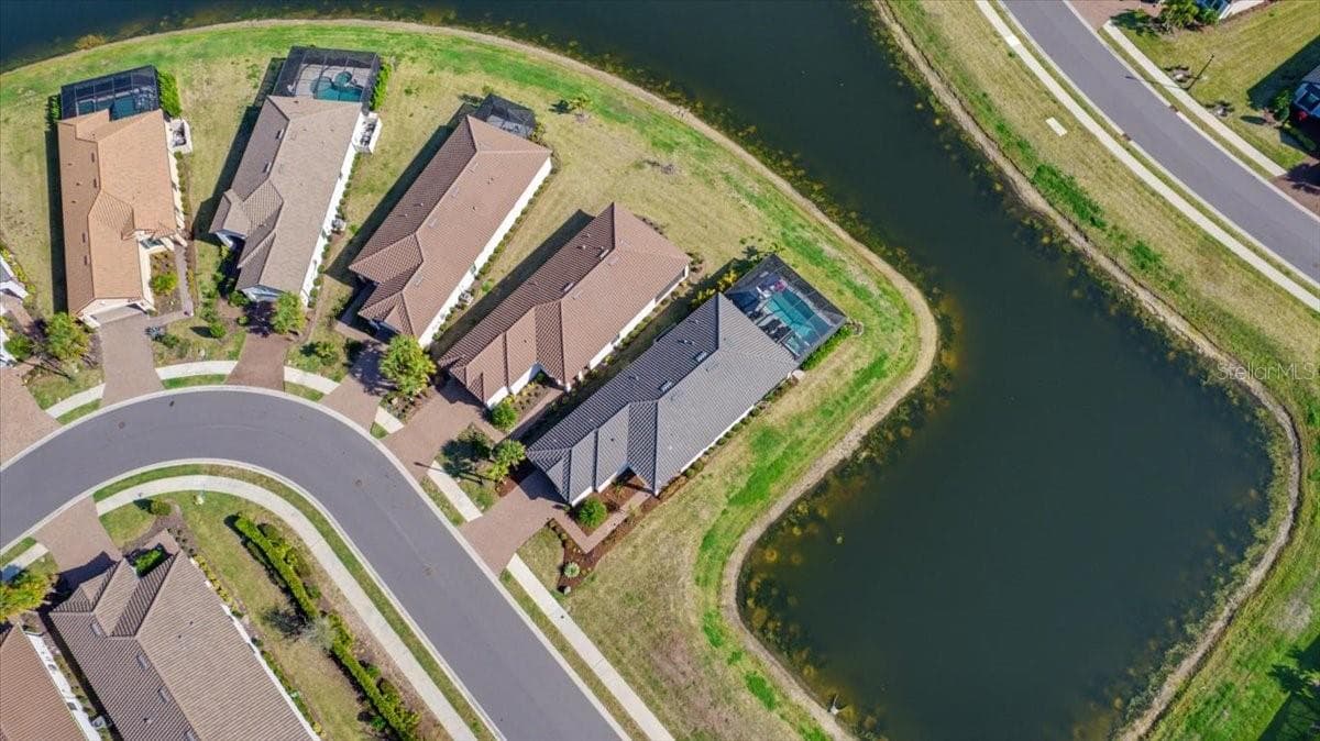 4760 Crestpoint Way photo 4