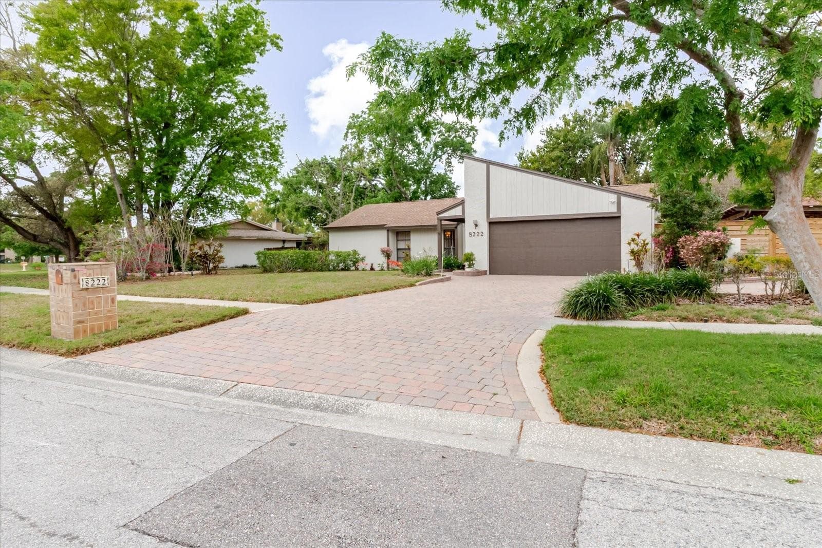 8222 LA Serena Dr photo 5