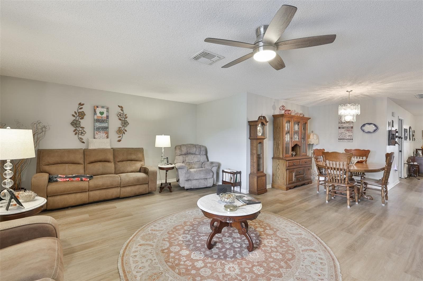 1511 Cloister Dr photo 3