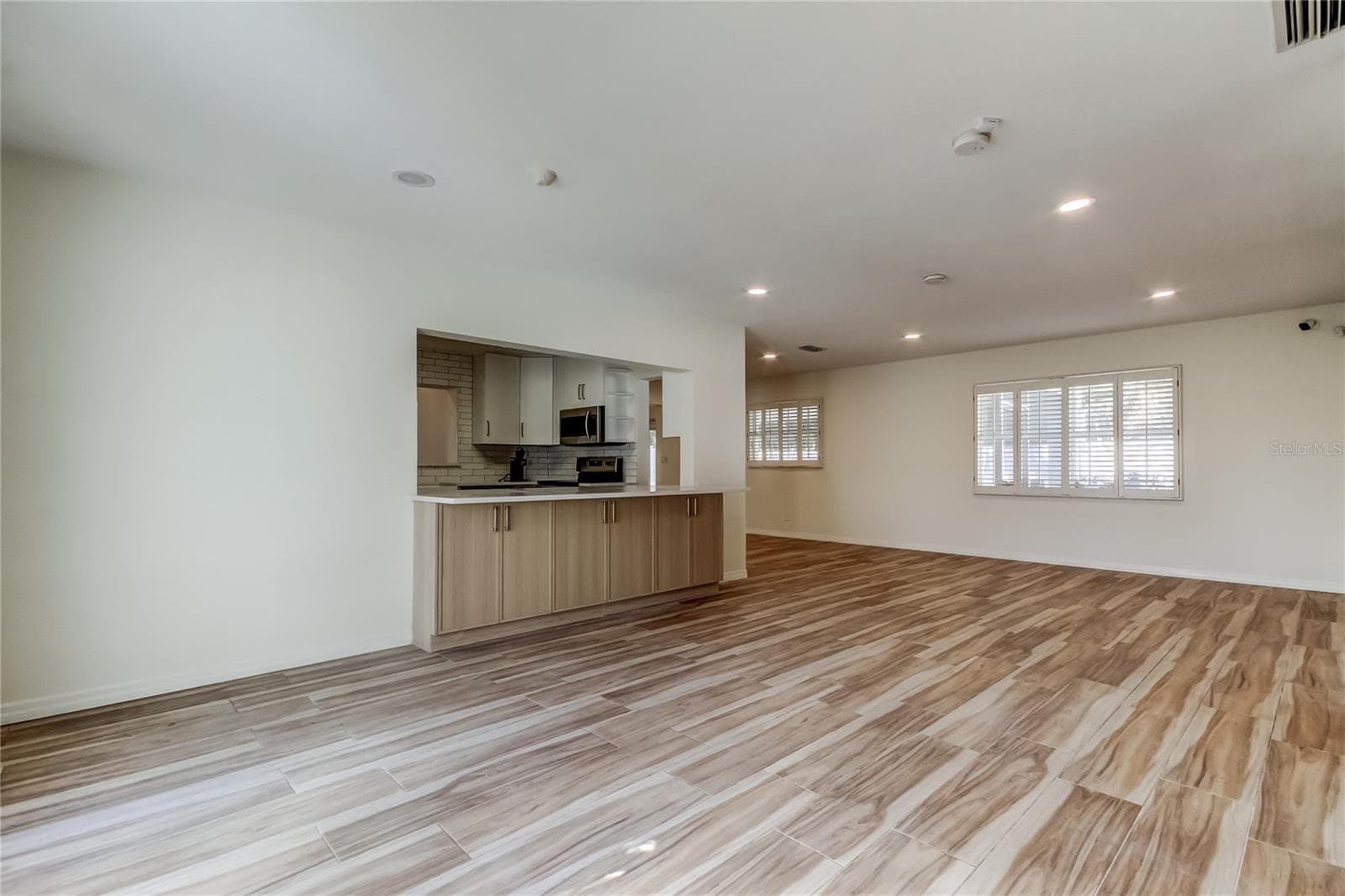 3936 E Eden Roc Cir photo 3