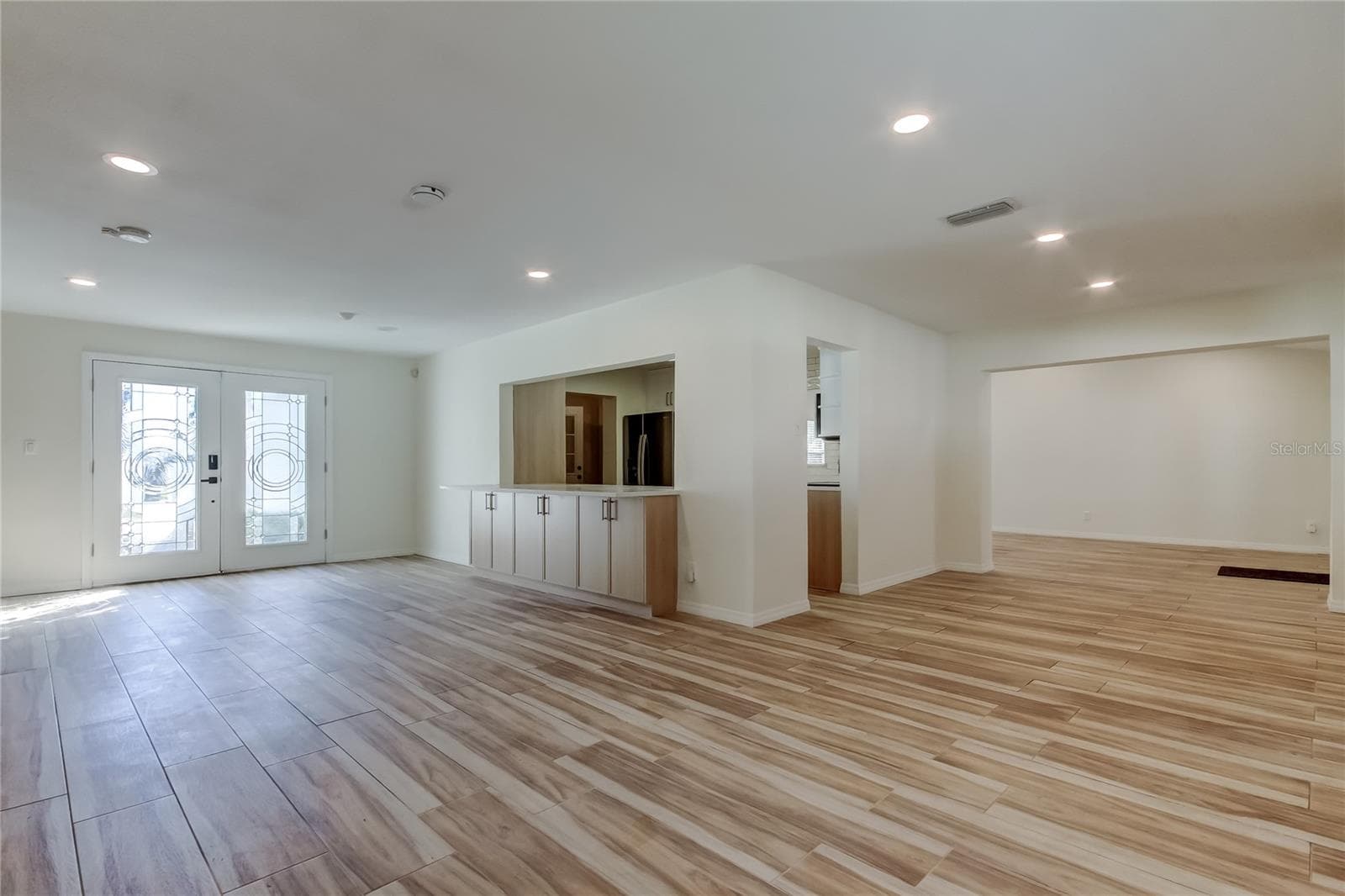 3936 E Eden Roc Cir photo 4