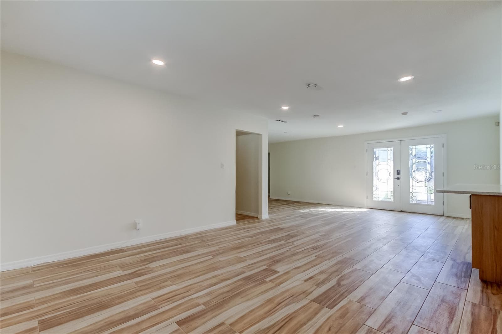 3936 E Eden Roc Cir photo 5