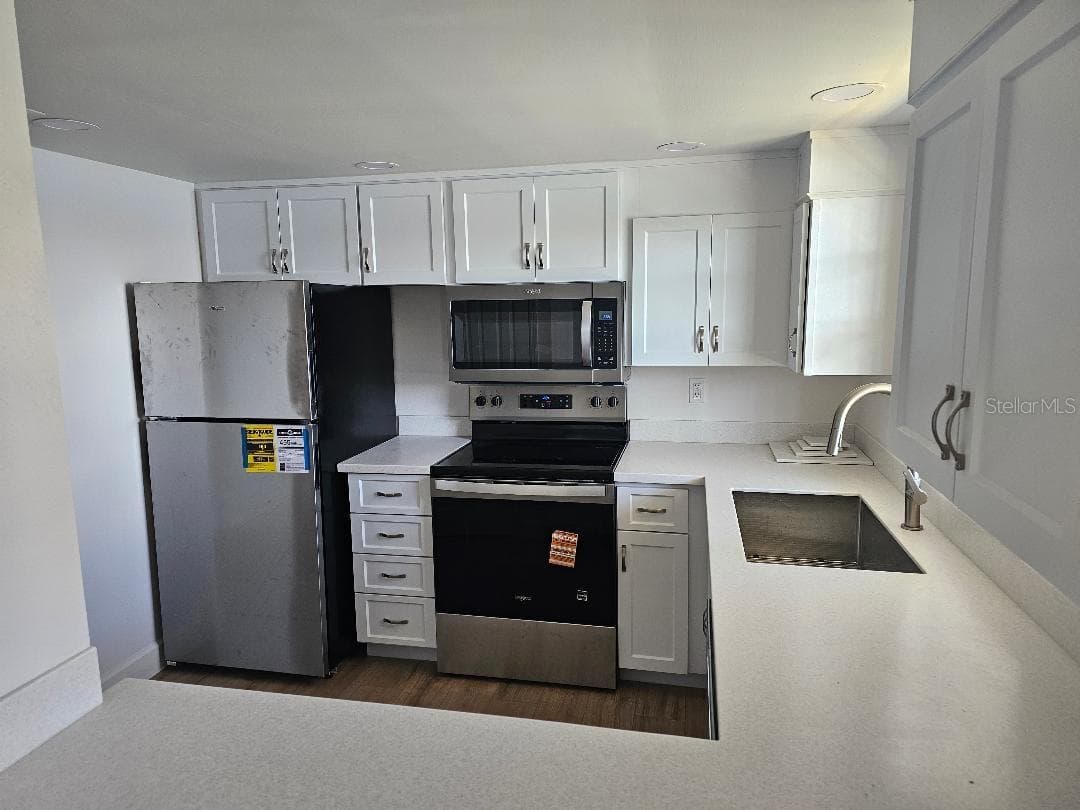 8822 Bay Pointe Dr #104 photo 3