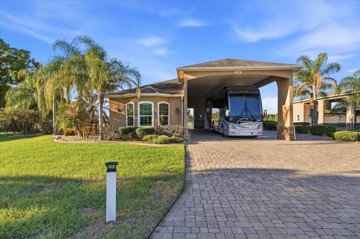 576 Meandering Way photo 3