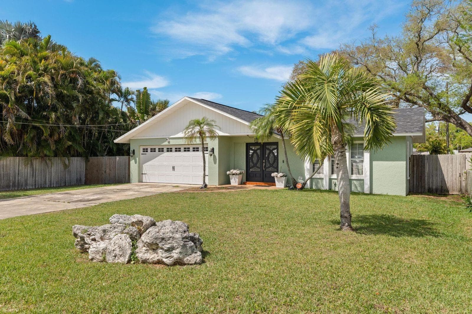 14865 Wildwood Dr photo 3