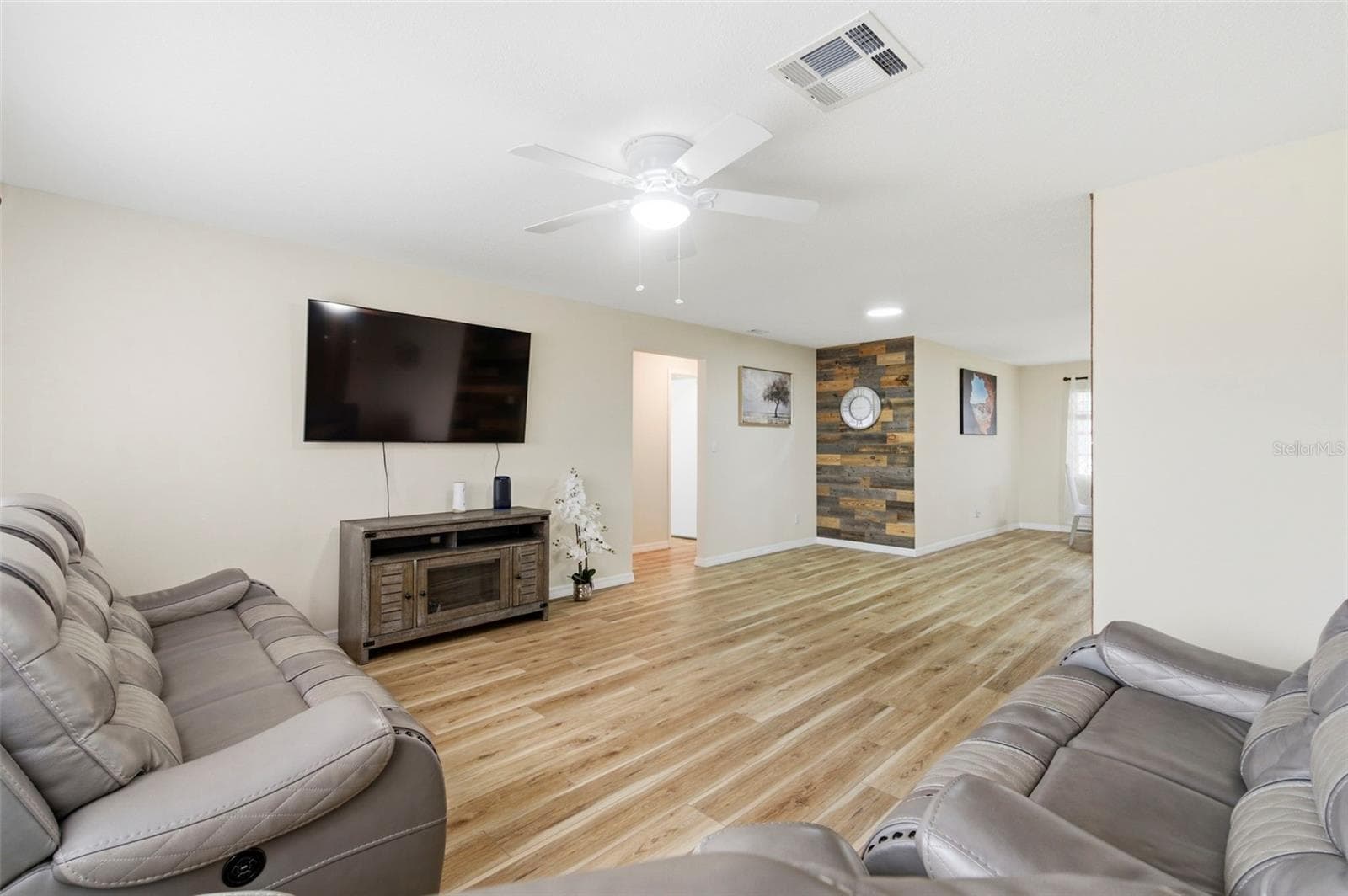 3022 Jackson Dr photo 4