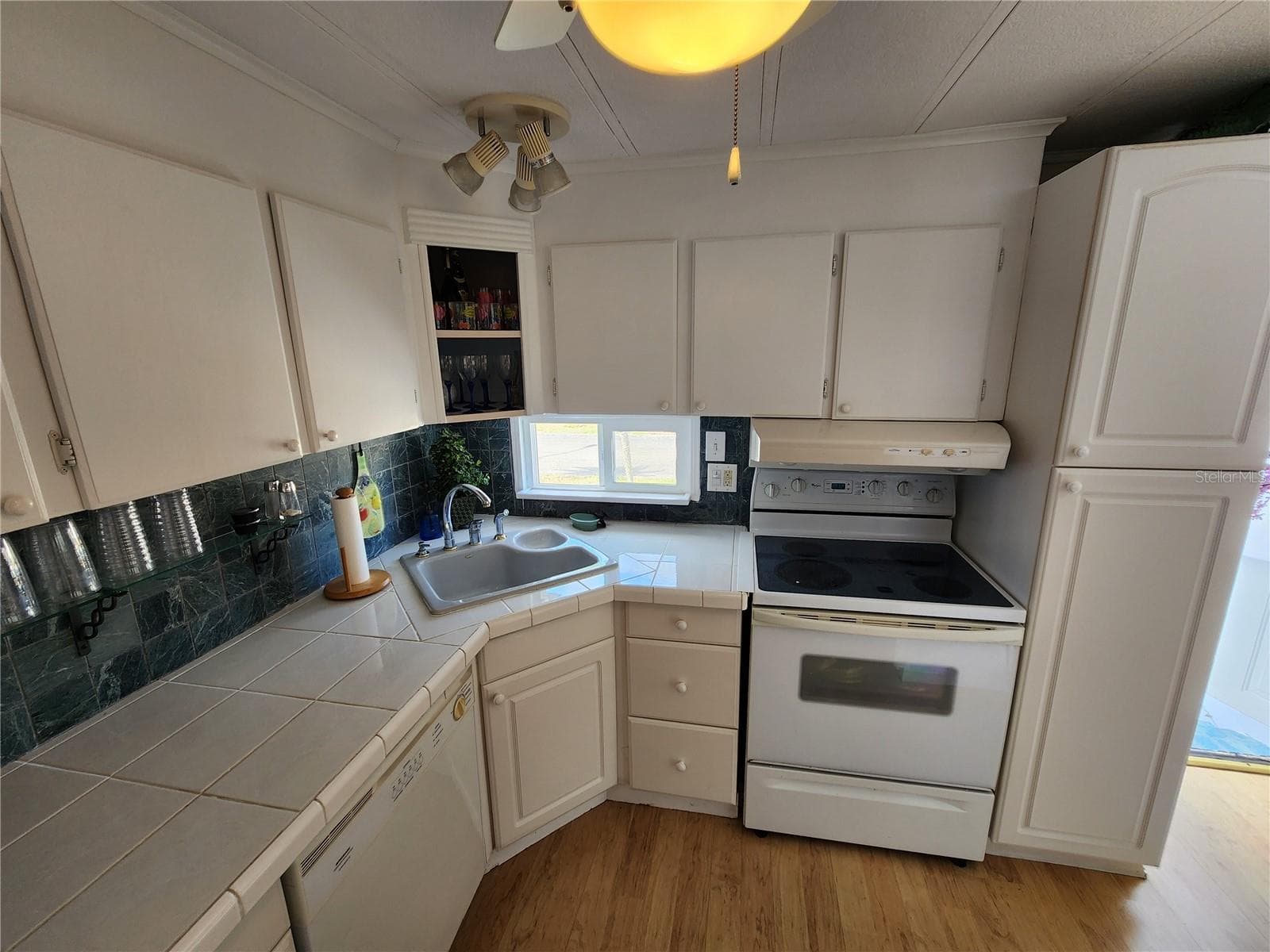 305 Batan CT photo 3