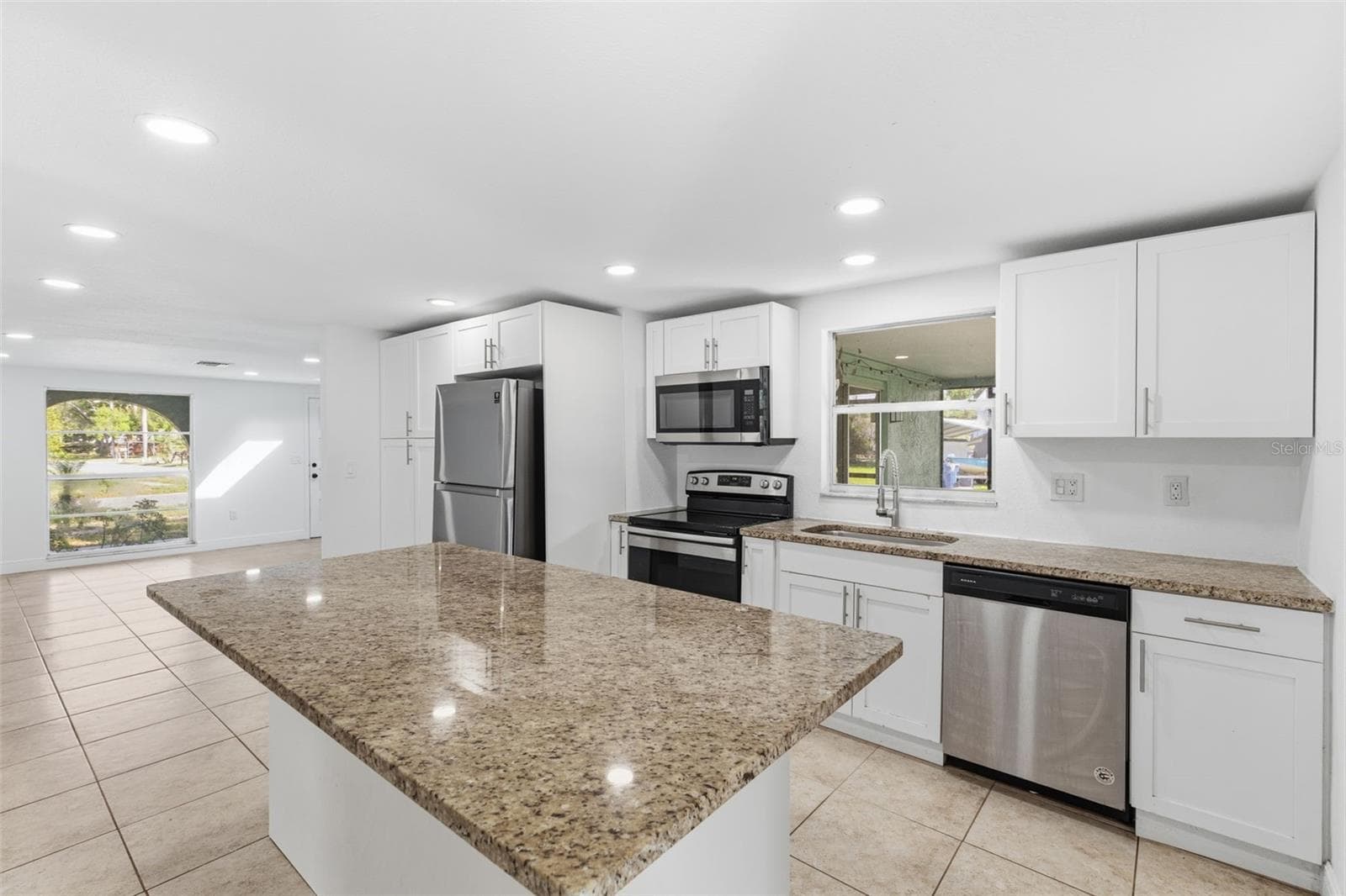 5802 Greenwood Way photo 3
