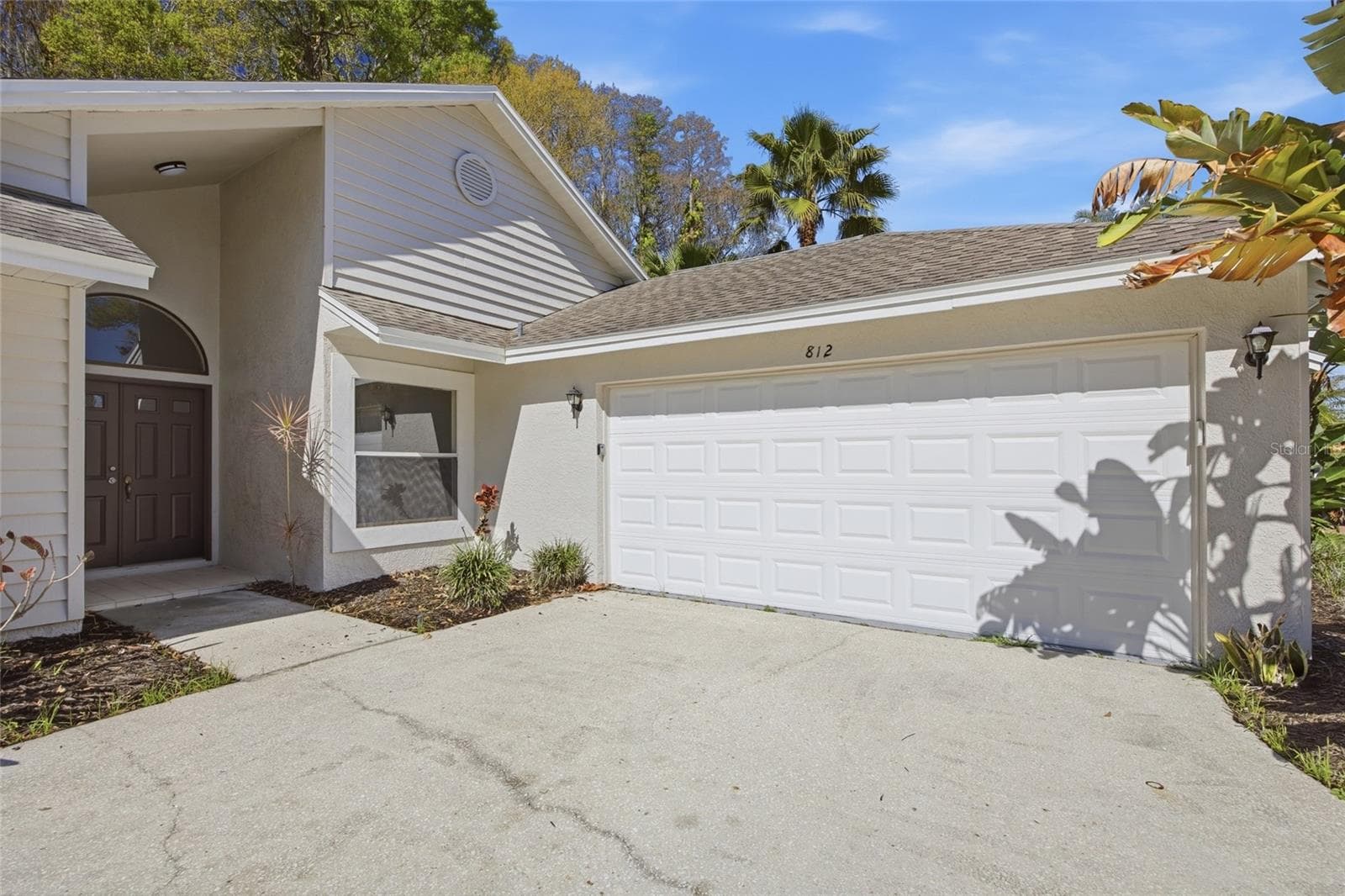 812 Crestridge Dr