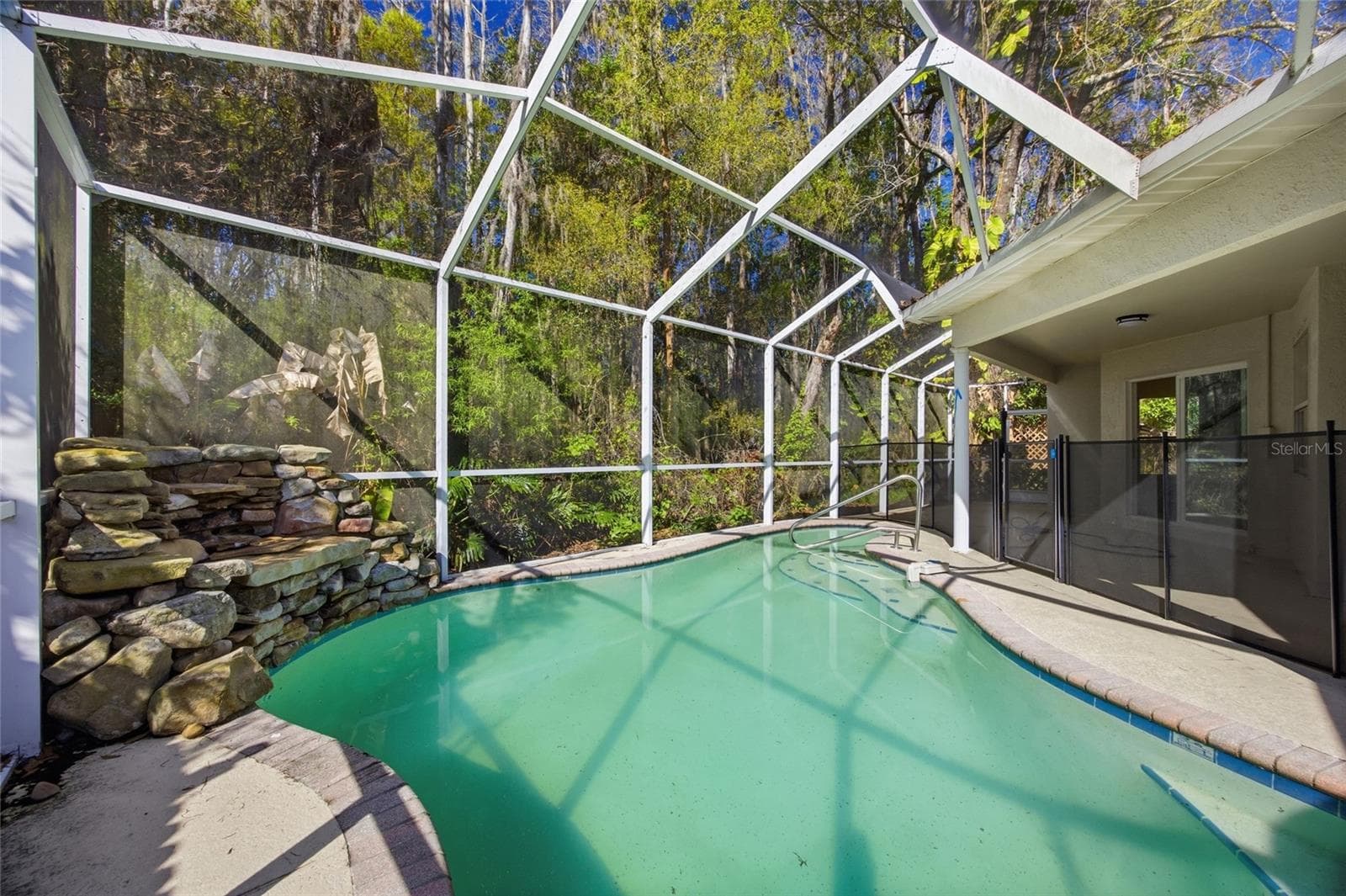 812 Crestridge Dr photo 3