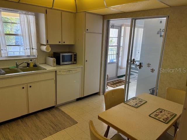 4700 Cove Cir #203 photo 3