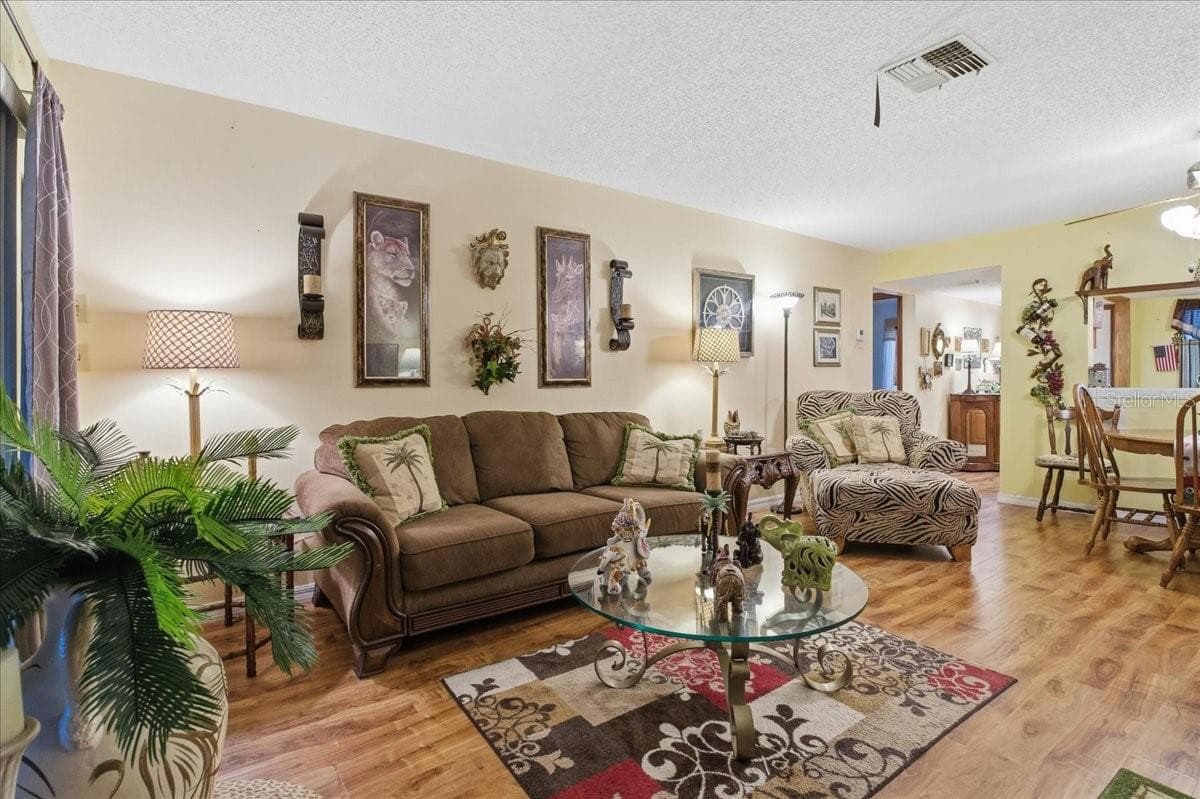 7804 Eureka Dr photo 3