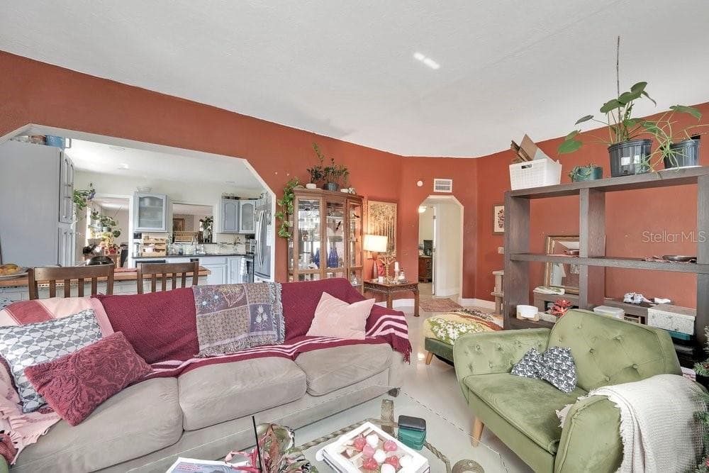 1304 E Osborne photo 4