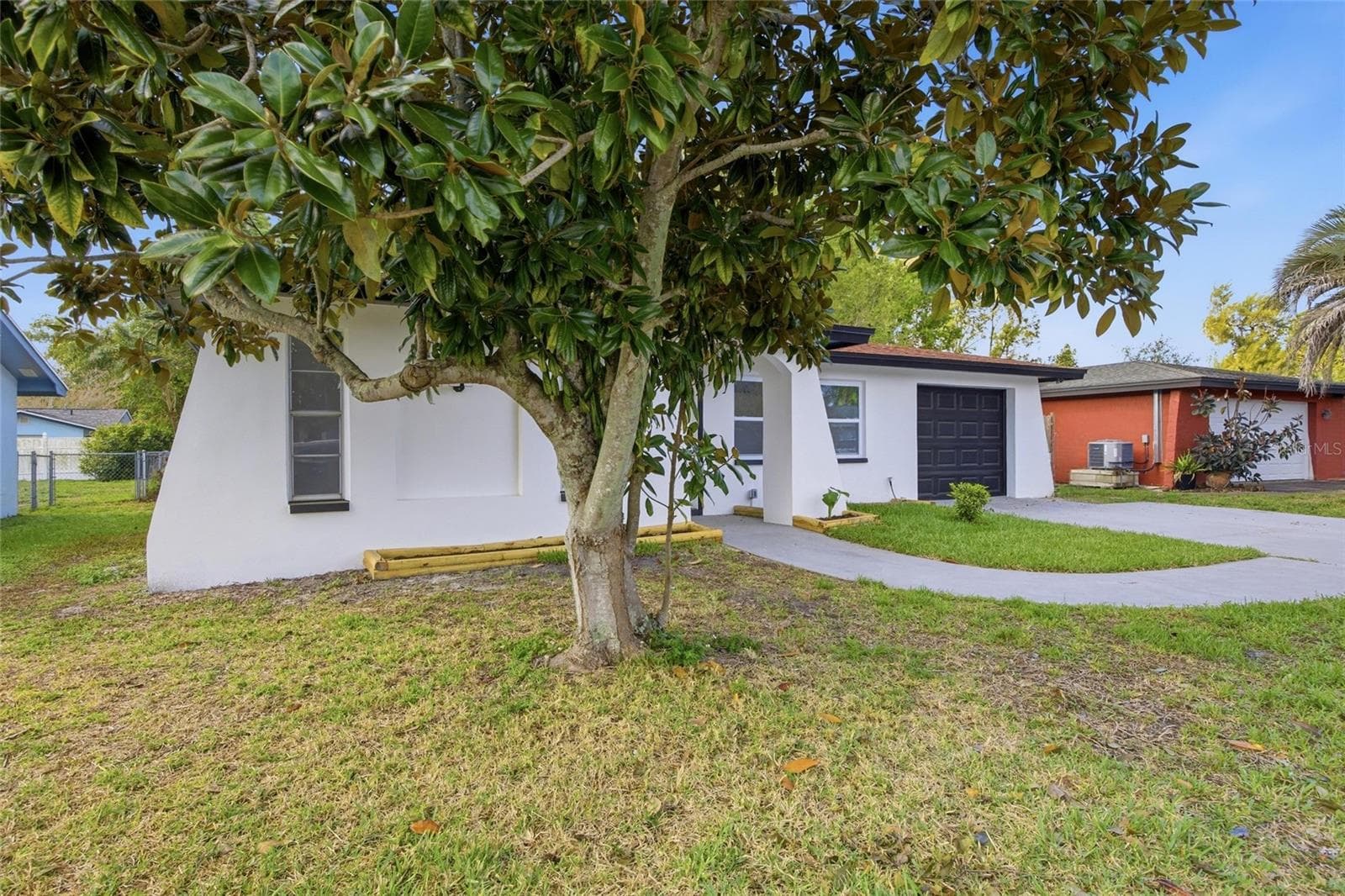 1811 Driftwood Cir S photo 3