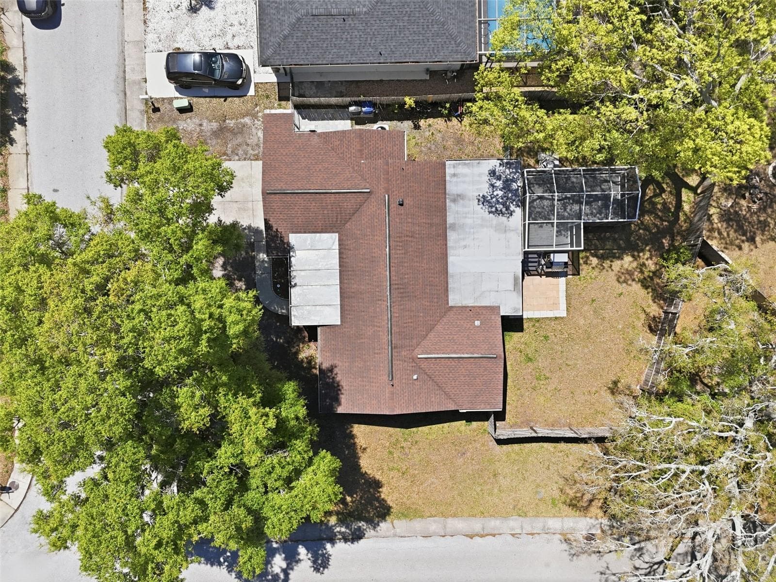 9825 Lakeside Ln photo 3