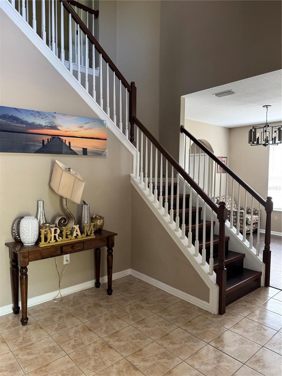 435 Stone Briar Dr photo 3