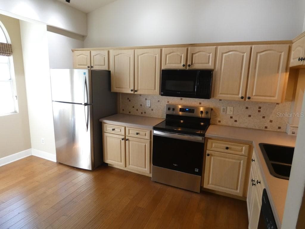 1050 Starkey Rd #405 photo 3