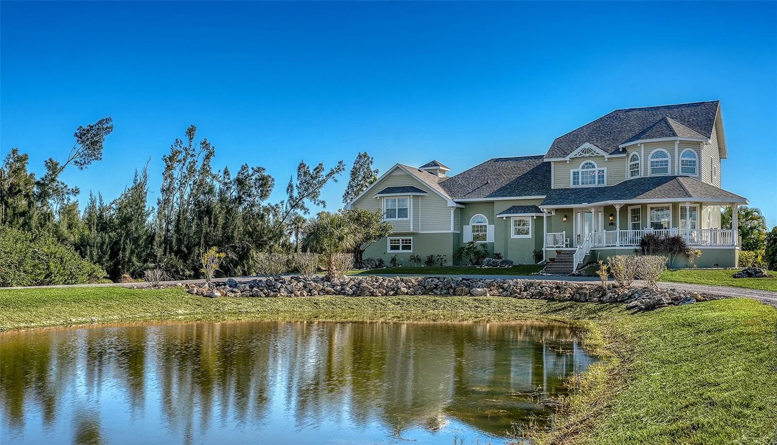 925 Bayshore Dr