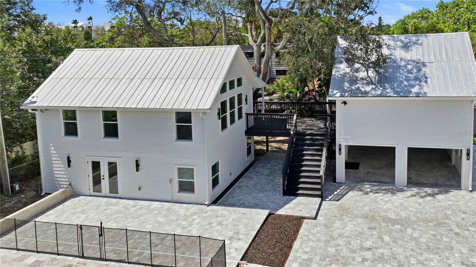 1109 Charles St photo 3