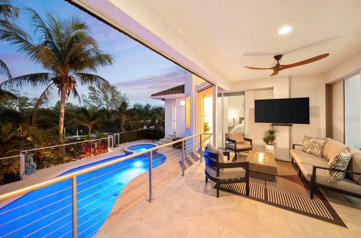 7118 Hawks Harbor Cir photo 3